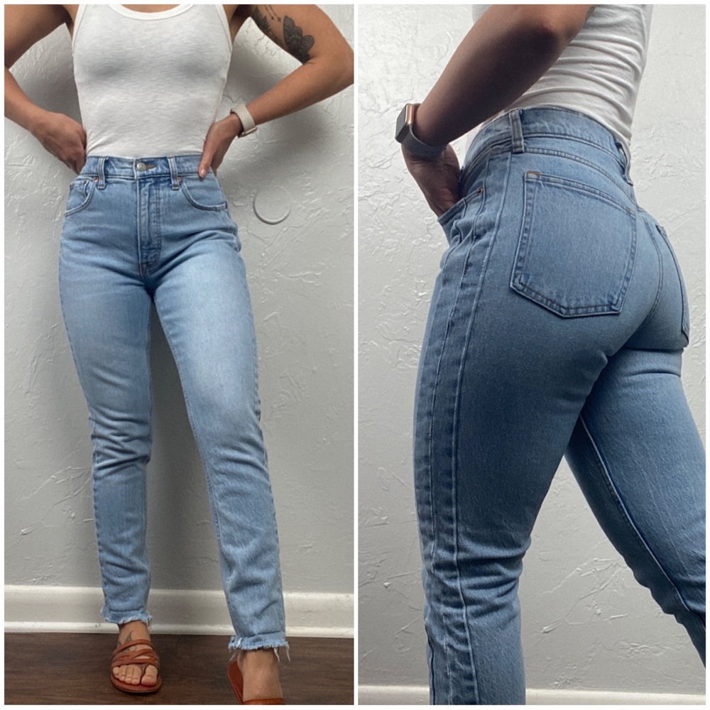 Abercrombie & Fitch Lightwash “the skinny high rise” jeans size 2 or 26